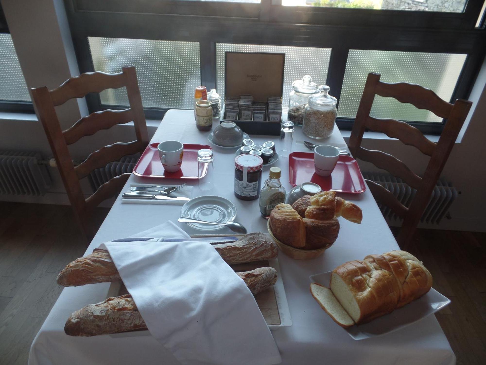 Logis Hotel Restaurant Le Commerce Guichen Zewnętrze zdjęcie